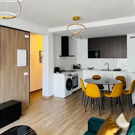 Center Apartment *